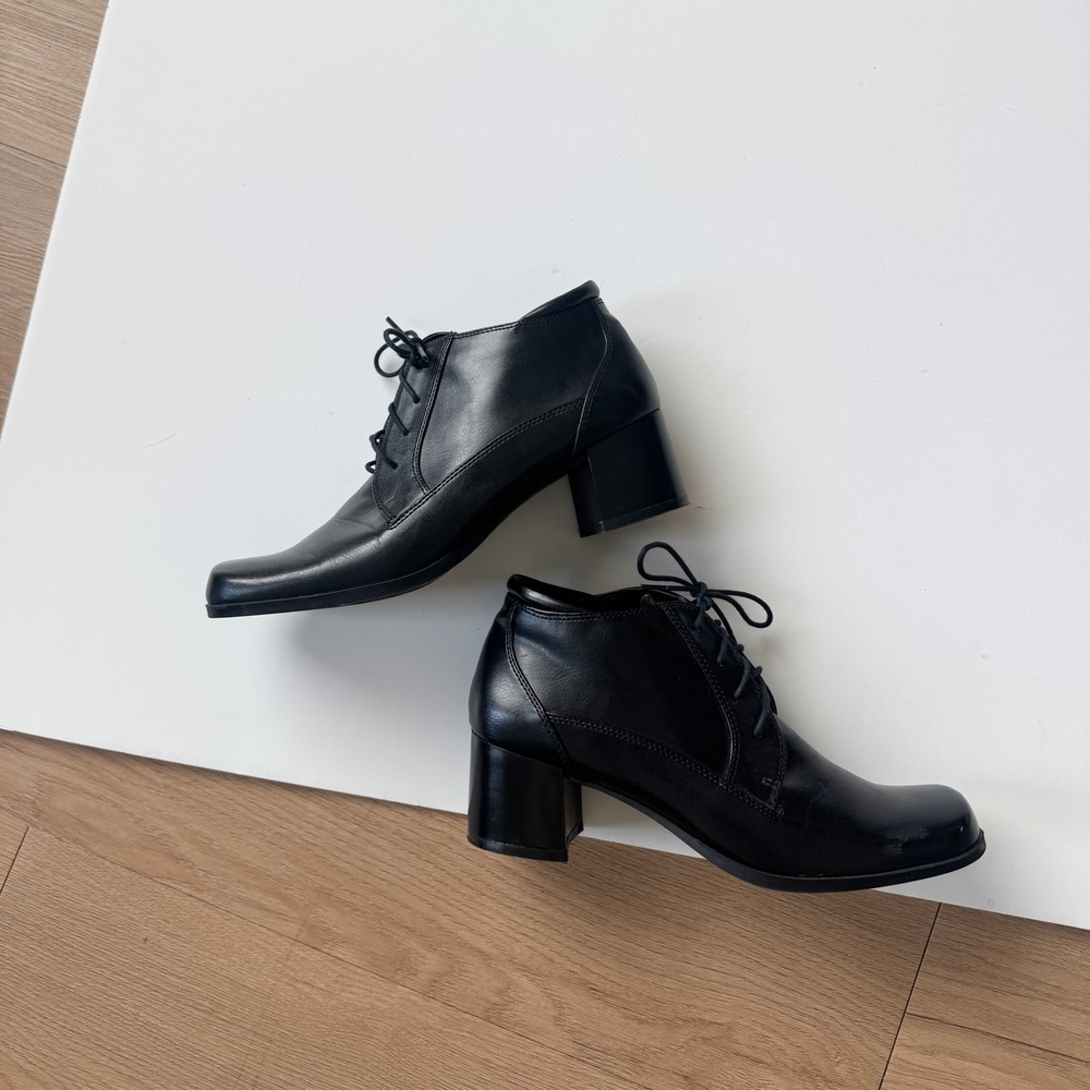 VTG Black Faux Leather Lace Up Block Heel Booties 8.5M Mootsies Tootsies - Picture 4 of 10
